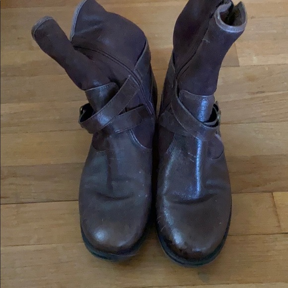 Bare Traps Boots - Picture 2 of 4